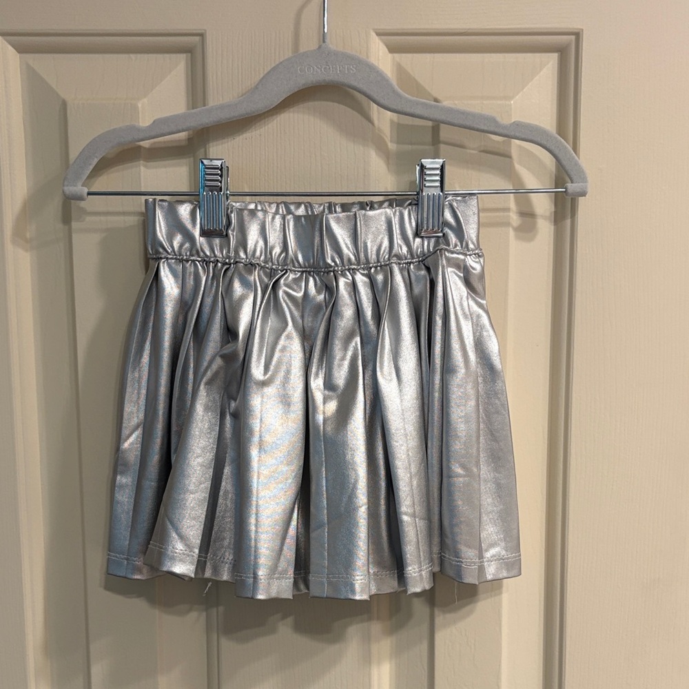 Splendid Size 4 - Metallic Silver Pleated Mini Skirt